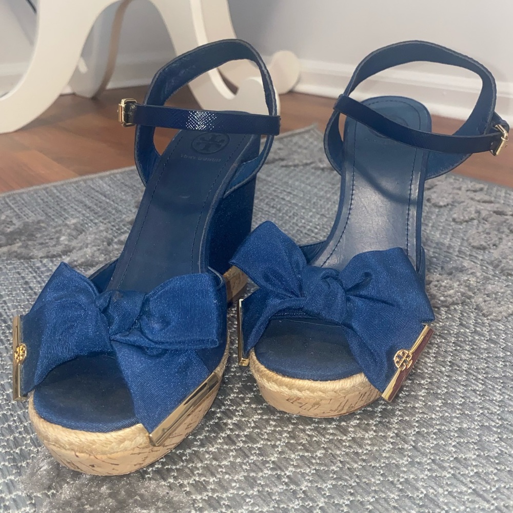 Tory Burch navy blue bow wedges. Size 9M.